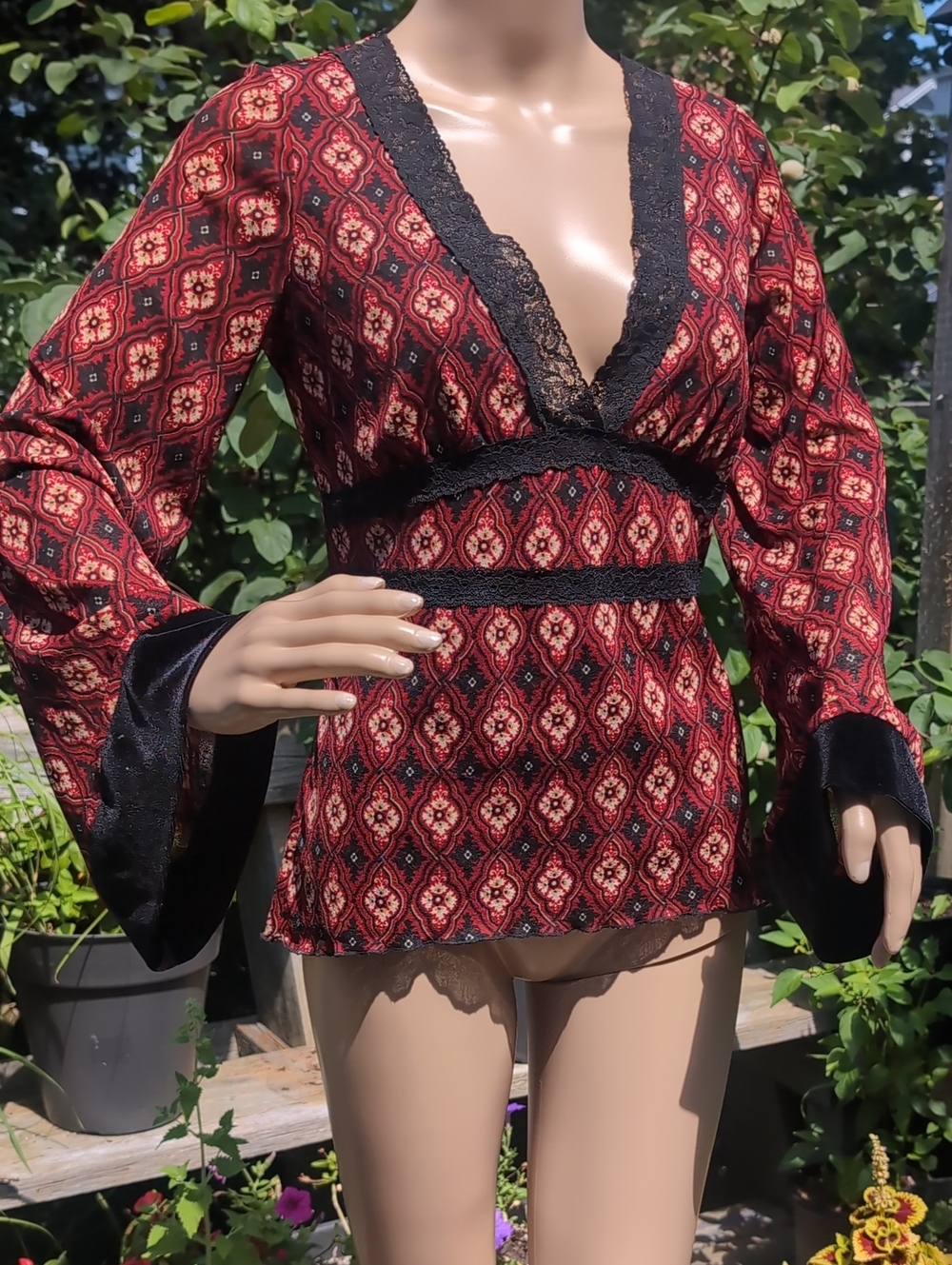 Vintage Black and BurgundGeometric V Neck Women's Top Lace And Velvet Trim Large